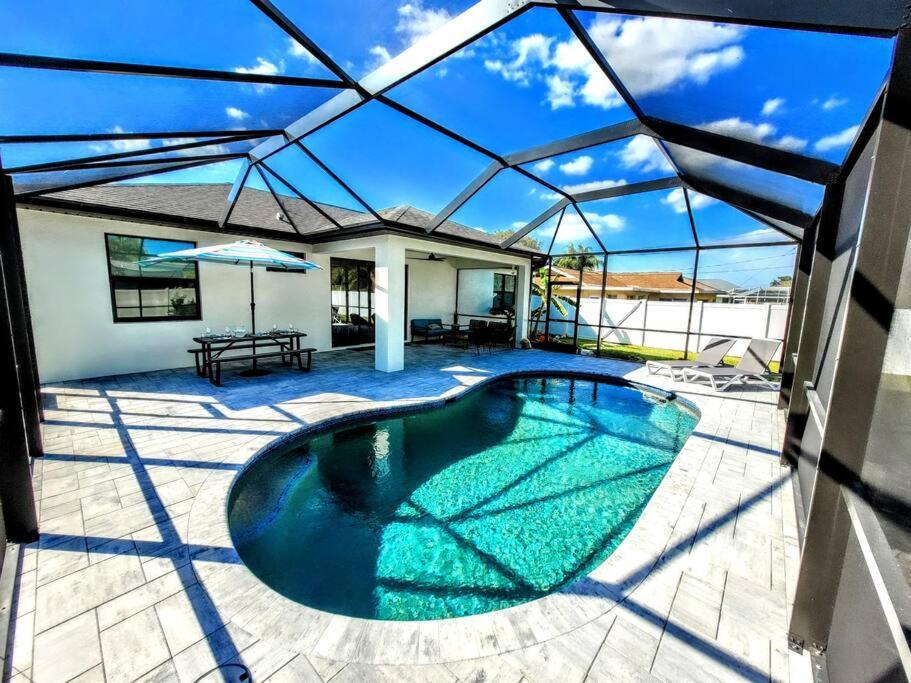Blue Door Retreat - Luxury Pool Home - Sleeps 8 Cape Coral Zewnętrze zdjęcie