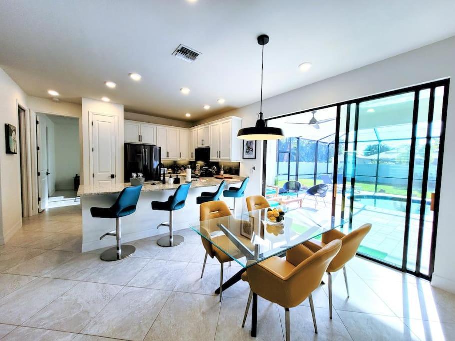 Blue Door Retreat - Luxury Pool Home - Sleeps 8 Cape Coral Zewnętrze zdjęcie